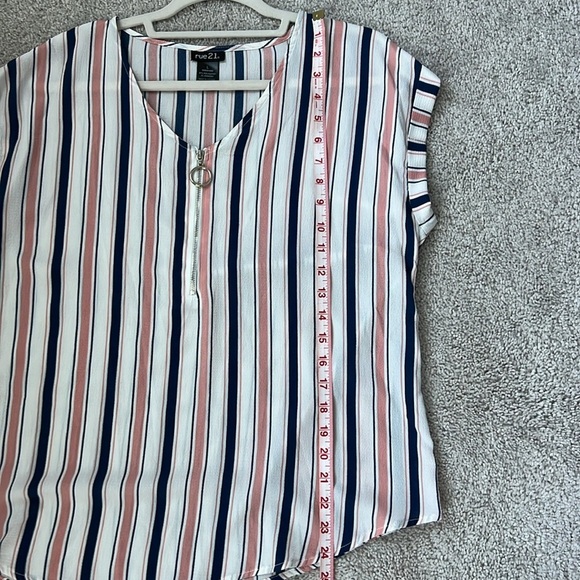 Women’s Striped V-Neck Top size L - Picture 5 of 5